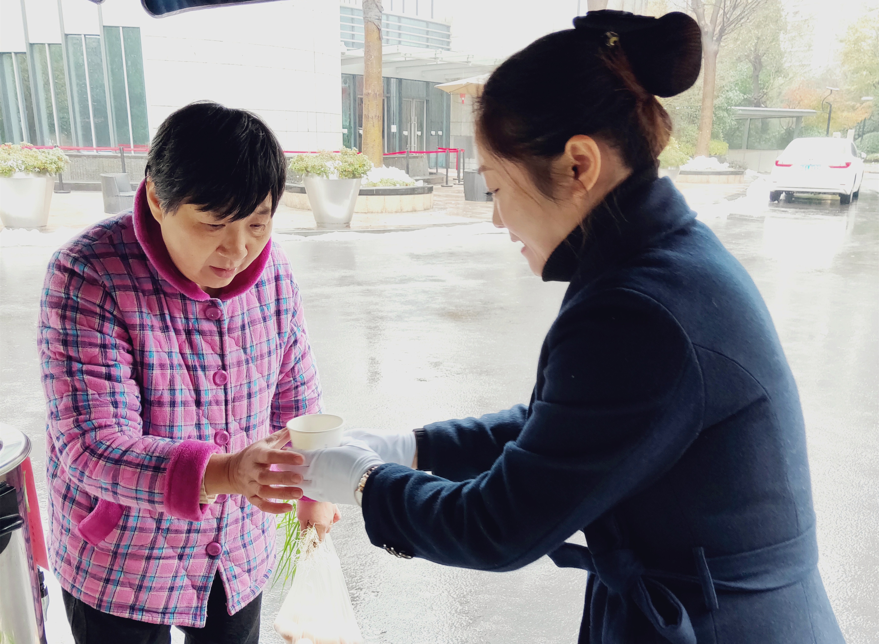 讓溫暖觸手可及|他們?yōu)榧覉@開啟“暖冬”模式，把寒冷拒之門外