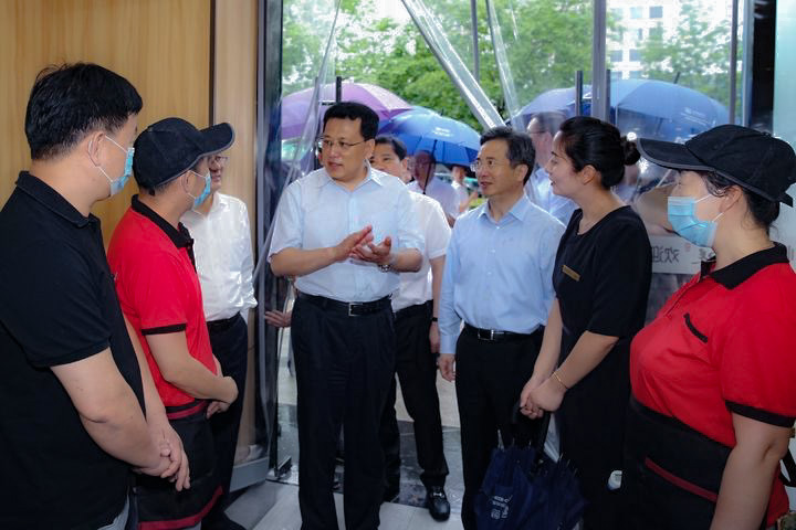 以服務(wù) 促發(fā)展 | 浙江省人民政府省長(zhǎng)袁家軍一行視察南都物業(yè)西溪銀泰城服務(wù)項(xiàng)目